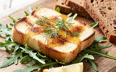 Grilled cheese with herbs