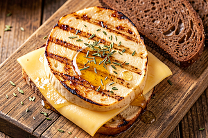 Grilled cheeses with marjoram (oscypek + yellow cheese)