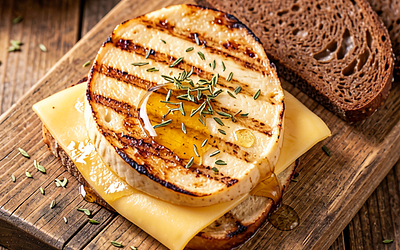 Grilled cheeses with marjoram (oscypek + yellow cheese)