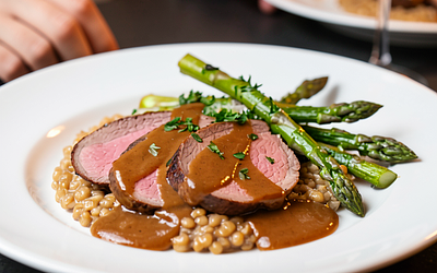 Veal in gravy sauce with spelt and green asparagus