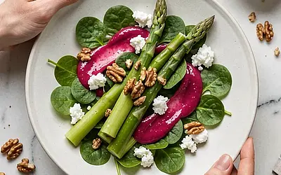 Sorrel salad with goat cheese and rhubarb chutney