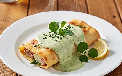 Cannelloni z ziemniakami i wędzonym pstrągiem, szparagowy velouté