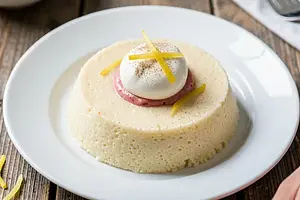 Semolina porridge with rhubarb mousse and cream