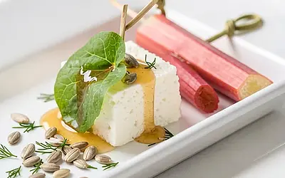 Cottage cheese and rhubarb skewers with honey dressing