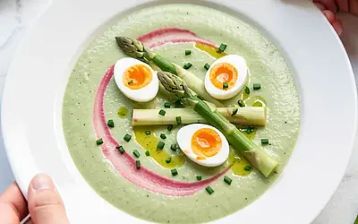 Sorrel soup with yogurt and quail eggs