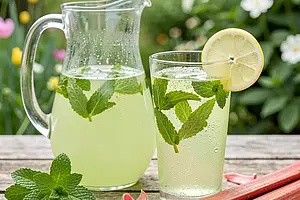 Sorrel lemonade with mint and linden honey