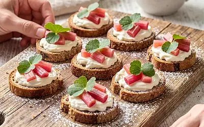 Kaszubskie kanapeczki z twarożkiem i rabarbarem na słodko