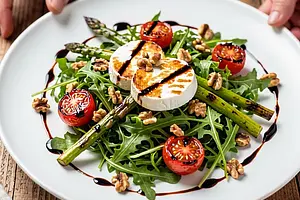 Grilled salad with arugula and cherry tomatoes