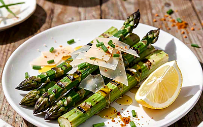 Grilled asparagus with garlic oil and parmesan flakes