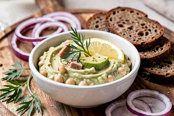 Tuna Pasta with Avocado (Vegetarian)