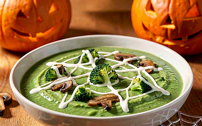 Broccoli cream with yogurt spiderweb