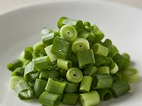 Zielona cebulka (długie szczypiorki)