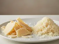 Parmezan (płatki lub drobno starty, opcjonalnie)