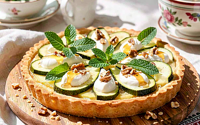 Tarta z młodą cukinią, kozim twarogiem i miętą