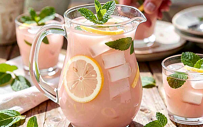 Kompot rabarbarowy z miętą i skórką cytrynową