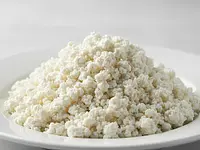 Semi-fat ground cottage cheese