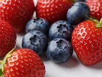 Mixed fruits (strawberries/blueberries)