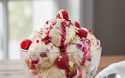 Creamy Cheesecake Ice Cream with Raspberries and White Chocolate (no machine)