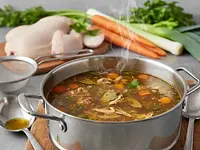 Bulion warzywny lub drobiowy