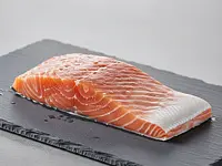 Filet z łososia ze skórą