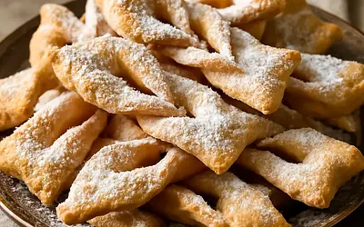 Faworki z cukrem pudrem