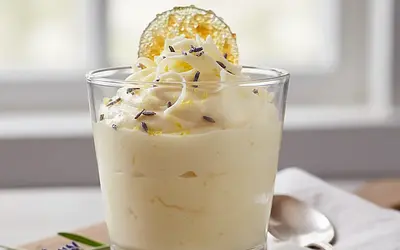 Aksamitny Krem Cytrynowy z Białą Czekoladą i Nutą Lawendy