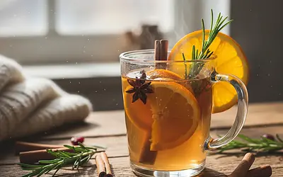 Korzenny Grzaniec Jabłkowy z Pomarańczą i Rozmarynem