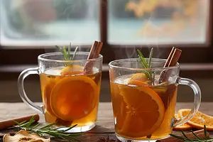 Korzenny Grzaniec Jabłkowy z Pomarańczą i Rozmarynem