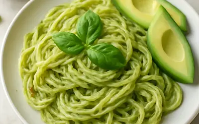 Pasta z awokado i bazylią