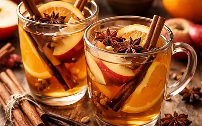 Traditional apple-orange mulled wine with cardamom and vanilla (variant a734aa4a)