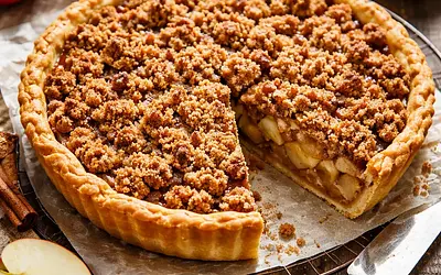 Traditional Apple Pie on Shortcrust Pastry with Cinnamon Crumble