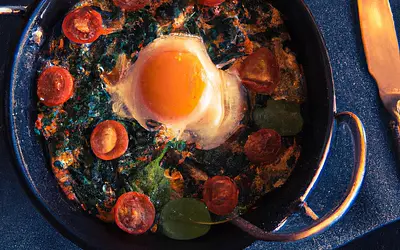 Omlet ze szpinakiem i serem