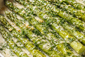 Asparagus in cream sauce with dill