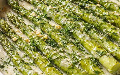 Asparagus in cream sauce with dill