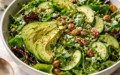 Green salad with avocado and nuts