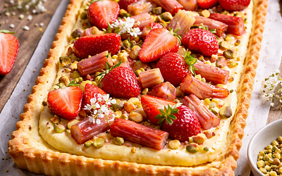 Mazurek with pudding and fruits (strawberry and rhubarb)