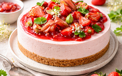 Cold Cheesecake with Strawberry and Rhubarb (Polish-Modern)
