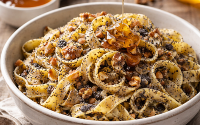 Noodles with poppy seeds and honey