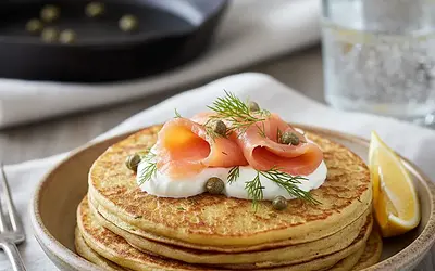 Bliny z łososiem i śmietaną