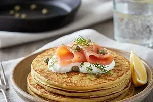 Bliny z łososiem i śmietaną