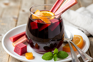 Easter mulled wine with rhubarb and orange
