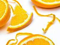 Skórka otarta z niewoskowanej pomarańczy