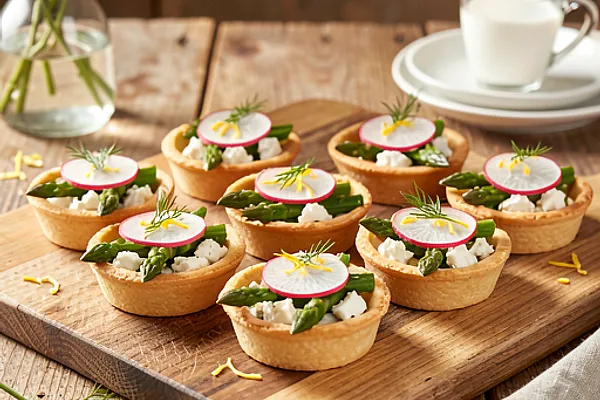 Mini tarty z warzywami i serem feta