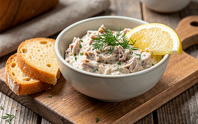 Pasta z wędzonej makreli z chlebem na zakwasie