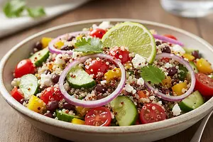 Sałatka z quinoa i warzywami