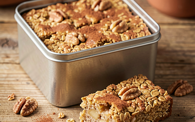 Oat bars with apple