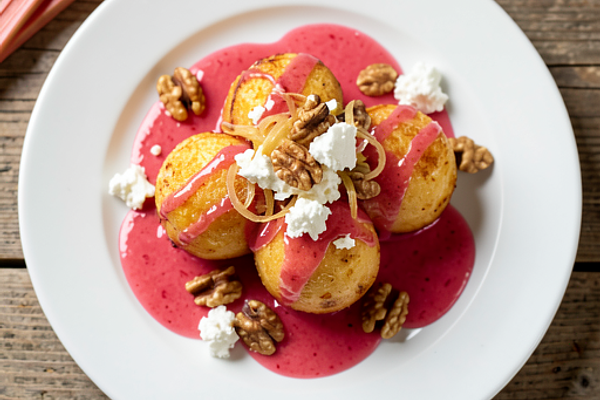 Kopytka z rabarbarem i twarogiem